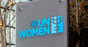 Coupes dans l'aide humanitaire: un million de femmes et filles privées d'assistance, alerte l'ONU Femmes