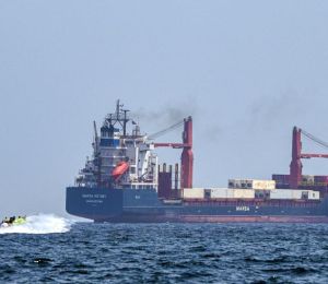 Ormuz: un équipage secouru par Oman, trois pétroliers immobilisés selon l'Iran