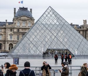 Un an après le casse du siècle, la difficile mue du Louvre sur la sécurité