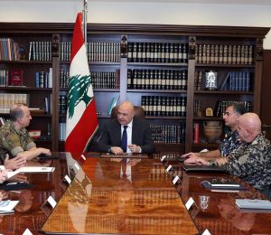 Aoun appelle à l’application stricte des lois et à l’interdiction des manifestations armées 