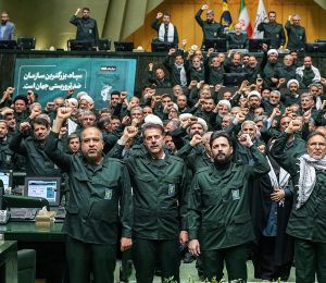 Les Gardiens iraniens menacent de viser de «nouvelles cibles» en cas d'attaque américaine
