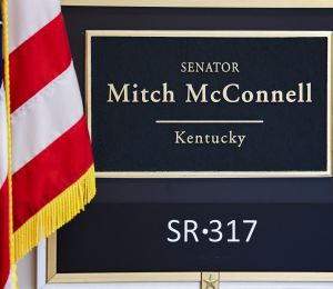 Le sénateur américain McConnell de retour au Congrès après trois mois d'absence