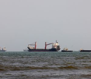 L'Iran dit avoir frappé un pétrolier dans le secteur d'Ormuz