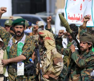 Fortes explosions entendues dans la capitale yéménite, aux mains des combattants Houthis