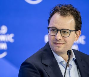 Le patron d'Anthropic appelle à ralentir la vitesse de développement de l'IA