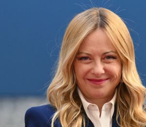 Meloni: L'Italie va interdire le voile intégral à l'école