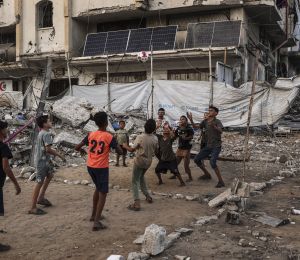 Gaza: 8 morts et plus de 60 disparus dans l'effondrement d'un immeuble