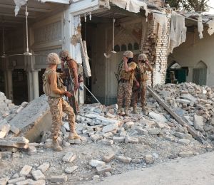 Pakistan: au moins 31 morts dans l'attaque d'un quartier général de police