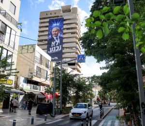 Netanyahou évoque de possibles attaques avant les législatives, Lapid tempère