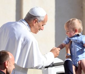 Le pape se réjouit de l'augmentation des baptêmes en France