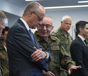 Merz appelle à l'unité autour de l'Ukraine face à la Russie, pointe l'AfD du doigt