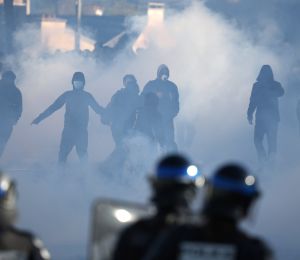 Blocage des lycées en France: l'Iran dénonce une «violence disproportionnée» contre les manifestants