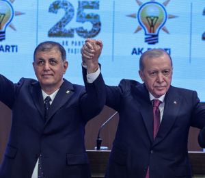 Turquie: le maire d'Izmir quitte l'opposition pour rejoindre le parti au pouvoir