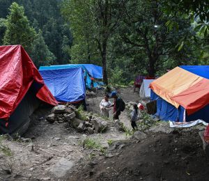 Au Népal, des victimes de la crue attendent toujours un toit