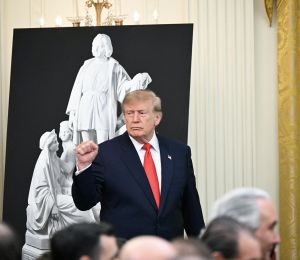 Trump exempte la Russie de nouvelles sanctions, Moscou salue un «moment historique»