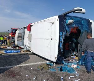 Un car percute un camion en Turquie: 11 morts et 27 blessés