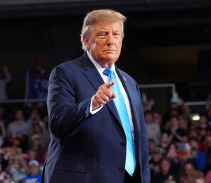 Trump affirme que «la France brûle», un pays «brisé» par l'immigration