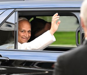 Le pape quitte l'hôpital Gemelli de Rome 
