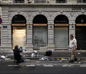 Violences: 1.800 interpellations en France, selon Nuñez, qui se rendra lundi à Marseille