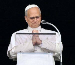 Le pape s'adresse à la foule au Vatican pour la première fois depuis son opération