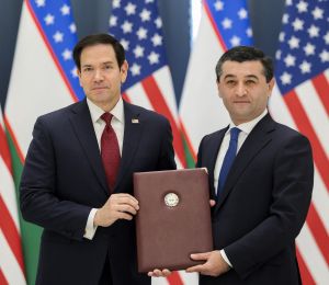 À Samarcande, en Ouzbékistan, Rubio tente de pousser l'avantage américain