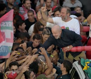 Brésil: Lula a déposé son recours pour disqualifier Bolsonaro de la présidentielle