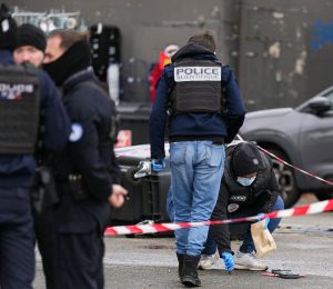 France: un homme tire en rafales, un mort et plusieurs blessés, l'antiterrorisme saisi