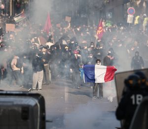 Manifestations en France: «près de 800.000 personnes mobilisées», dont 250.000 à Paris
