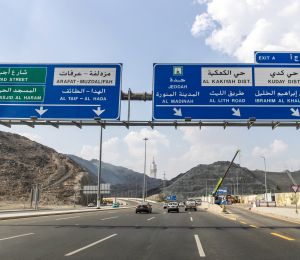 Les forces saoudiennes disent avoir intercepté deux drones et un missile des Houthis