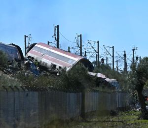 Espagne: au moins 30 morts dans une collision de trains
