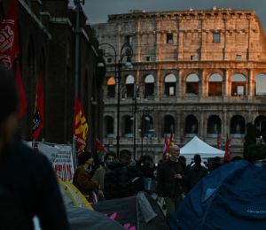 Italie: des milliers d'étudiants et de travailleurs défilent pacifiquement