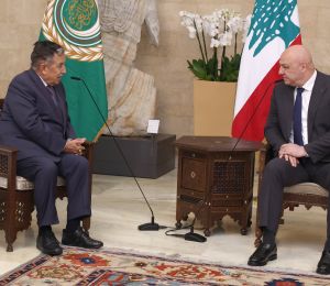Aoun défend la voie diplomatique, la Ligue arabe soutient les négociations