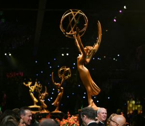 La comédie d'épouvante «Widow's Bay» et la série médicale «The Pitt» dominent les Emmy Awards