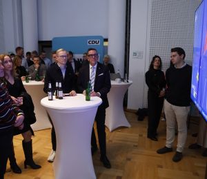 Après de cinglantes défaites électorales, le chancelier Merz au défi de se relancer