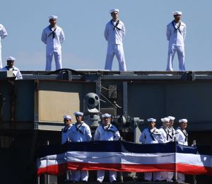 Onze mois de déploiement: le porte-avions Abraham Lincoln est de retour
