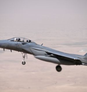 L'Arabie saoudite vit au ralenti face aux attaques houthies, deux pilotes tués