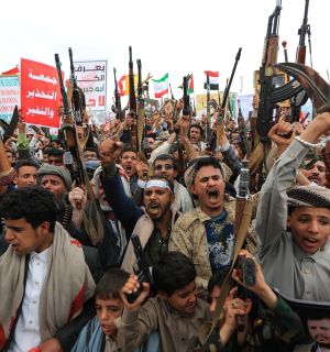 Les Houthis disent avoir frappé la plus grande raffinerie saoudienne
