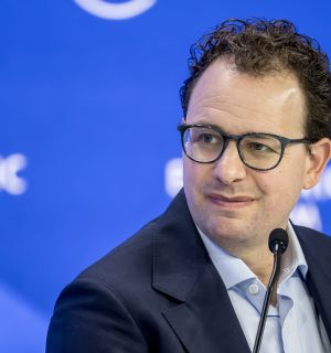Le patron d'Anthropic appelle à ralentir la vitesse de développement de l'IA