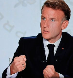 Macron annonce l'envoi de «moyens militaires» pour «protéger» un site énergétique clé en Arabie saoudite