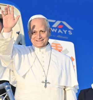 Le pape Léon XIV s'est envolé pour une première visite en France très attendue