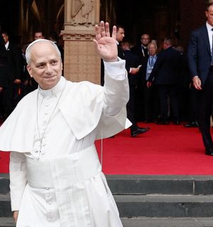 Le pape entame sa convalescence dans l'incertitude après le retrait d'un nodule cancéreux