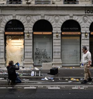 La France entre spectacle de désolation et critiques du maintien de l'ordre
