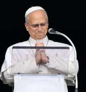 Le pape s'adresse à la foule au Vatican pour la première fois depuis son opération