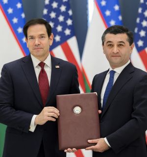 À Samarcande, en Ouzbékistan, Rubio tente de pousser l'avantage américain