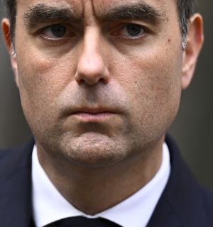 Violences en France: couvre-feux «localisés» après le chaos du week-end