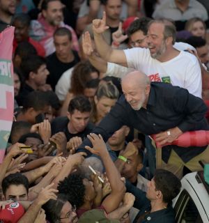 Brésil: Lula a déposé son recours pour disqualifier Bolsonaro de la présidentielle