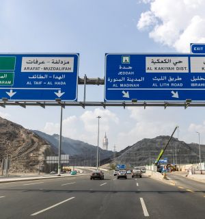 Les forces saoudiennes disent avoir intercepté deux drones et un missile des Houthis