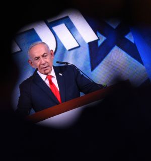 Israël: aucune majorité après dépouillement de la moitié des voix, Netanyahou et son camp en tête