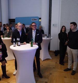 Après de cinglantes défaites électorales, le chancelier Merz au défi de se relancer