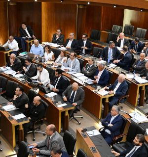 Commission sur le déficit financier: solution ou renvoi au Parlement?